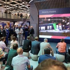 Föredrag på Innotrans om cybersäkerhet på järnvägen. 
Foto: Messe Berlin.