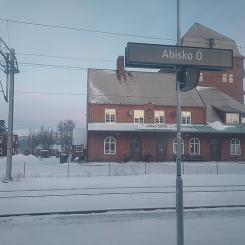Abisko östra tågstation vintertid. Foto: Wikimedia Commons