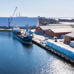 Port of Skellefteå föreslås ett EU-stöd på närmare 97 miljoner kronor för att utveckla omlastning mellan järnväg och sjöfart genom projektet Framtidsäkrad intermodalitet vid Port of Skellefteå. Foto Patrick Degerman.