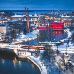 Tammerfors i kvällsljus. Foto: Tampereen Ratikka Oy