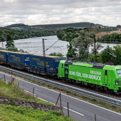 TX Logistik transporterar bland annat livsmedel åt Coop 20 gånger i veckan mellan Bro och Malmö. Foto: Johannes Thotwarth