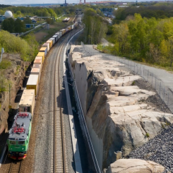 Hamnbanan som leder in i Göteborgs hamn är en av Sveriges viktigaste järnvägslänkar och byggs ut etappvis till dubbelspår. Bild: Göteborgs Hamn