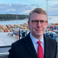 Kristoffer Tamsons (M), trafikregionråd och ordförande för SL kräver bättre tvärförbindelser på Södertörn. Foto: M