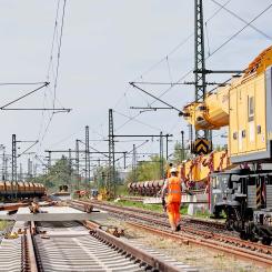 Godstågsoperatörerna uppmanar DB, den federala regeringen och delstaten Niedersachsen att anpassa sina planer för att möta järnvägsbranschens behov och stödja transportomställningen. Denna uppmaning understryker vikten av att snabbt och effektivt genomföra renoveringen av det tyska järnvägsnätet för att säkra dess framtid och bidra till klimatmålen. Foto: Deutsche Bahn
