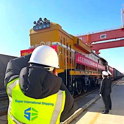 Kinesisk export på järnväg förbereds i Kina. Foto: Super International Shipping Rail