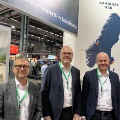 Thomas Mollerup, vd för Aarsleff Rail Danmark, Håkan Nyman vd för Aarsleff Rail Sverige och Søren Husted, avdelningsdirektör för Tvärgående samarbeten fanns på plats i Aarsleff Rails monter under Train & Rail och berättade om företagets skandinaviska satsning.