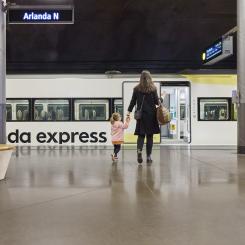 Allt fler privatpersoner väljer Arlanda express för resan till flyget. Foto: Arlanda express