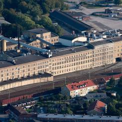 Flygbild över Arlövs sockerbruk med järnvägsspår i Arlöv i norra Malmö. Foto: David Castor/Wikimedia Commons/https://commons.wikimedia.org/wiki/File:Arl%C3%B6vs_sockerbruk%E2%80%93flygbild_06_september_2014.jpg