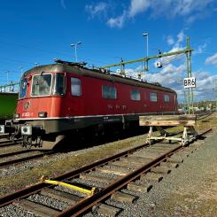 Det 120 ton tunga Re 620-loket utvecklades för tunga draguppgifter på Schweiz järnvägar där utmanande stigningar är vanligt förekommande.
FOTO: Mikael Zagerholm