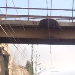 Bron över västra stambanan i Bolverstorp i Katrineholms kommun är uttjänt och byt ut. Foto: Trafikverket