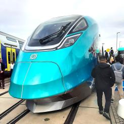 Med lanseringen av CINOVA H2 och andra hållbara järnvägslösningar visar CRRC att de är redo att delta i omställningen till renare transporter. Foto: Markku Björkman