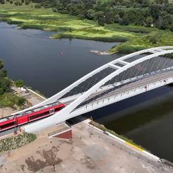 Ny bro öppnad över gränsfloden Oder mellan Tyskland och Polen. Foto: Deutsche Bahn