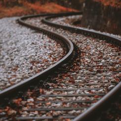 Ostlänken är en cirka 16 mil lång ny dubbelspårig järnväg mellan Järna och Linköping. Foto: eberhard grossgasteiger/unsplash