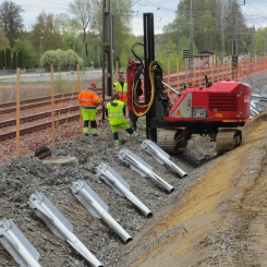 Företaget Terra Wing AB, tillverkar och utvecklar olika typer av fundament för grundläggning av bullerskärmar vid järnväg och väg. Foto: Terra Wing AB