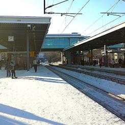 Esbo järnvägsstation i södra Finland. Foto: Wikipedia Common, kredit: Arttuh2010