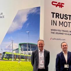 CAF:s områdeschef för Norden, Iker Etxetxikia (till vänster), och Antonio Daban, kommersiell direktör på Euromaint, medverkade på järnvägsmässan Train & Rail. Foto: Annika Järnståhl