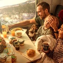 Frukost liggvagn med utsikt Abisko - Foto Fond Fond