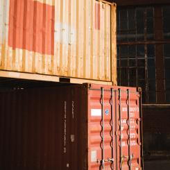 Dubbelt så snabb hantering av tågets godsvagnar. Foto: nikko osaka/unsplash