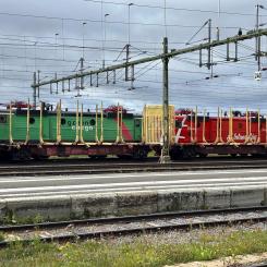 Järnvägstransporter står för en betydande del av industrins långväga godstransporter, men påverkas i dag av kapacitetsbrist och ökade transporttider. Foto: Stina Wickenberg