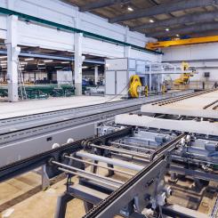 2024 gjordes en stor ombyggnad i Vislanda S-fabriken för tillverkning av huvudspårsliprar och nu gör det nya avtalet att produktionen av växelspårsliprar uppdateras och får större kapacitet. Foto: Heidelberg Materials