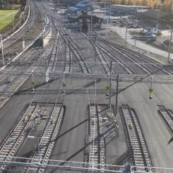 Vid uppställningsanläggningen i Hove har det nya systemet installerats och ansvarar för digital styrning av växlar, signaler och plankorsningar. Foto: Hitachi