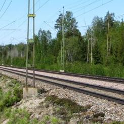 För att fler person- och godståg ska kunna trafikera sträckan ska två nya förbigångsspår utanför Högsjö byggas. Foto: Trafikverket