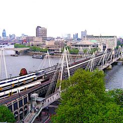 Hungerford Bridge har genomgått flera reparationer och förbättringar genom åren. Foto: Wikipedia Common.  Kredit. Duffman