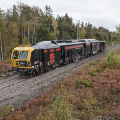 2020 köpte Infrakraft in en spårriktare, nu utökas stallet med två ytterligare maskiner. Foto: Infrakraft
