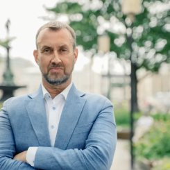Tåget mellan Göteborg och Borås, med ett stopp vid Landvetter flygplats är centralt för västsvenska näringslivet  fortsatta utveckling, menar Johan Trouvé vd för Västsvenska Handelskammaren. Foto: Västsvenska Handelskammaren