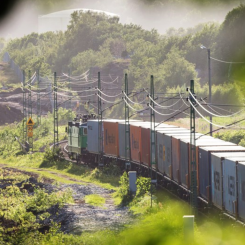 Gods fraktas på tåg från inlandet till Göteborgs hamn för transport på containerfartyg till exportmarknader. Foto: Göteborgs Hamn