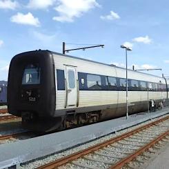 För många invånare i Västra Jylland är den direkta tågförbindelsen till Köpenhamn ett viktigt transportalternativ, särskilt för arbetspendling och affärsresor. Försvinner möjligheten att resa utan byten riskerar regionen att drabbas av sämre tillgänglighet och längre restider. Foto: Leif Jørgensen / Wikimedia Commons.