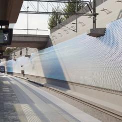 Materialet är framtaget för att passa in i järnvägsmiljön och för att skapa en effektfull känsla. Foto: Trafikverket