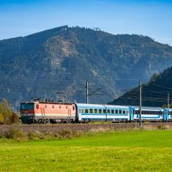 ÖBB 1144 070 anländer med MÁV-Start IC 533 i Österrike. Foto: hungary train/Unsplash