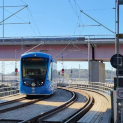Lidingöbanan, här fotad på den tidigare bron. Foto: Helena Åberg/Lidingö stad