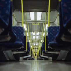 Interiör i tunnelbanevagn. Genrebild: carl nenzen loven /Unsplash