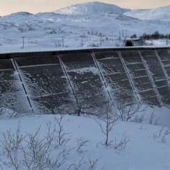 Snögaller  skyddar järnvägen under vintern så att inte spåret blockeras av snö och laviner. Foto: Trafikverket