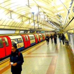 The Tube, Londons enorma tunnelbanenät transporterar miljoner människor varje dag. Foto: Markku Björkman
