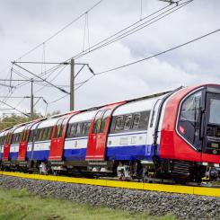 Londons nya Piccadilly-linjetåg testas även ovan jord. Foto: Siemens Mobility