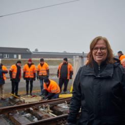 Monica Vinblad är utbildningsledare vid Nässjöakademin och erfaren lokförare med många år i tjänsten: ”Det är naturligtvis väldigt roligt att vi i Nässjö får vara delaktiga branschens fortbildning.” Foto: Amelie Bergman