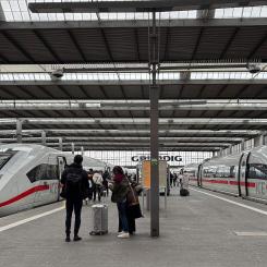 Två ICE-tåg på stationen i München. Foto: Wikipedia Common. Kredit: Håkan Dahlström -