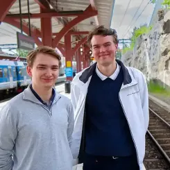 KTH-studenterna Isak Jarbos och Johan Allbergs kandidatuppsats om bromskurvor ledde till deltidsjobb på Trafikverket. Foto: Jon Lindhe