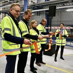 Bandklippning vid invigning i Sävenäs. Från vänster Staffan Andersson, Skanska, Pontus Gunnäs, Västtrafik, Kerstin Gillsbro, Jernhusen och Bijan Zainali Västtrafik/Svensk Kollektivtrafik. Fotograf: Eddie Löthman