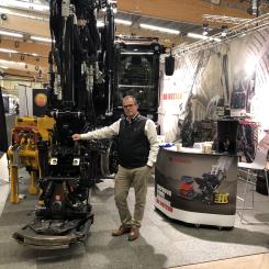 Johan Schedin, key-account manager på Hudiksvallsbaserade Oilquick, visade företagets fullautomatiska snabbfästessystem på järnvägsmässan Elmia Nordic Rail.