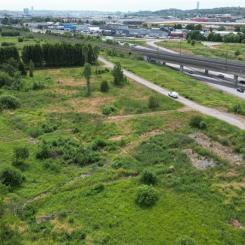 Nybyggnationen innefattar 5000 meter järnvägsspår, 18 växlar, kontaktledningar, signalsystem och markarbeten. Foto: Peab