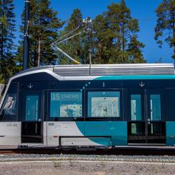 De inköpta spårvagnarna kommer att ersätta den gamla flottan från 1970- och 1980-talen samt tillhandahålla nya spårvagnar för den växande infrastrukturen. Helsingfors Stadstrafik Ab