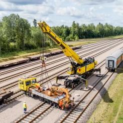 Projektets betydelse för militären är också tydlig, där sextiosju procent av de svarande anser att Rail Baltica är avgörande för Nato-operationer. Detta stöd är särskilt starkt i Litauen, där sjuttioåtta procent instämmer, medan Lettland och Estland uppvisar liknande nivåer med sextiotvå respektive sextio procent. Fotto: LRT