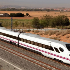 Nu kan man resa med höghastighetsjärnväg hela vägen från norra till södra Spanien. Foto: Renfe