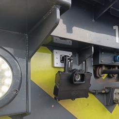 En monterad sensor på ett järnvägsfordon. Foto: RMD