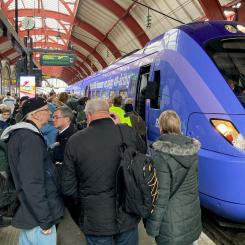 Pågatågens 40-årsfirande startade med det kalaspyntade tåget på Malmö C Foto: Skånetrafiken