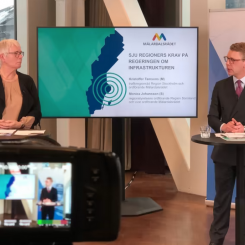 Kristoffer Tamsons (M), trafikregionråd Region Stockholm och ordförande Mälardalsrådet samt Monica Johansson (S), regionstyrelsens ordförande Region Sörmland och vice ordförande Mälardalsrådet. Foto: Mälardalsrådet.